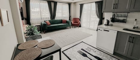 Familie appartement, balkon, uitzicht op kanaal | Woonruimte