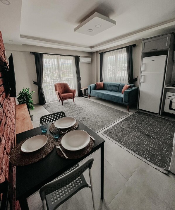 コンフォート コンドミニアム バルコニー ガーデンビュー | リビング エリア