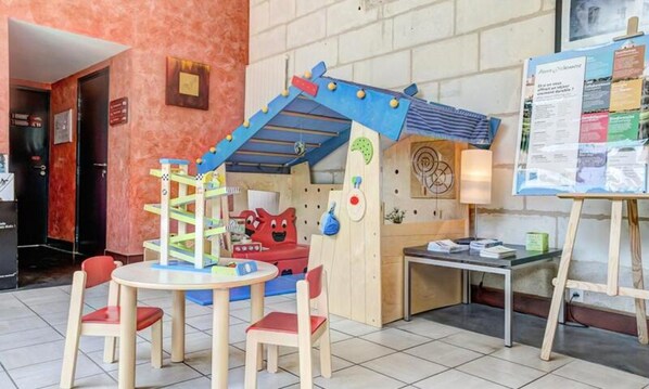 พื้นที่เล่นสำหรับเด็ก