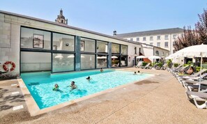 สระว่ายน้ำ