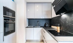 ثلاجة، ميكروويف، فرن، غسالة أطباق