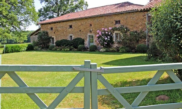 Exterior - Gite de France The new Barn (Champagnac-la-Riviere)