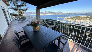 Tempat makan outdoor