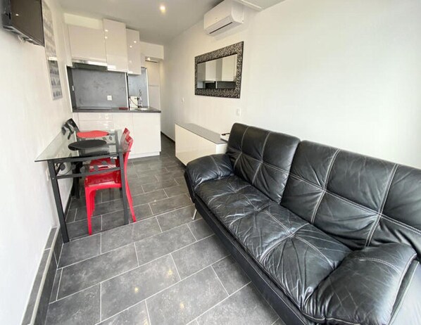 Living room - 2 Rooms for 2 People (Agde)