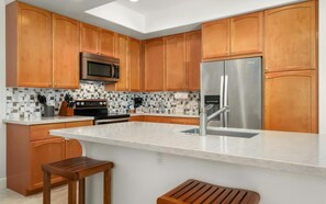 Fridge, microwave, oven, stovetop - Waikoloa Colony Villas Unit 2001 Garden 2BD 2BA (Waikoloa)