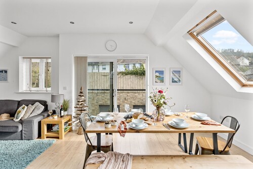 Midholm Chapel -  Free Parking and WiFi - Pet Friendly