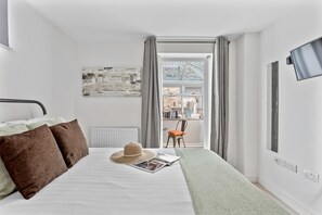 3 bedrooms, iron/ironing board, Internet, bed sheets