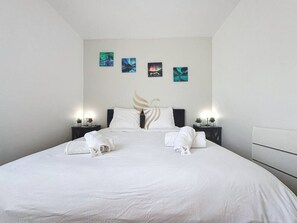 Unclassified image, 3 of 30, button