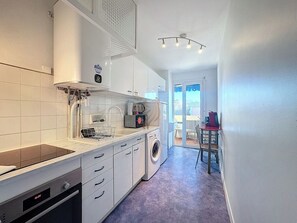 Fridge, microwave, oven, coffee/tea maker