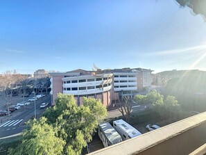 Unclassified image, 5 of 30, button