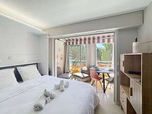 1 chambre, bureau, fer et planche à repasser, Wi-Fi