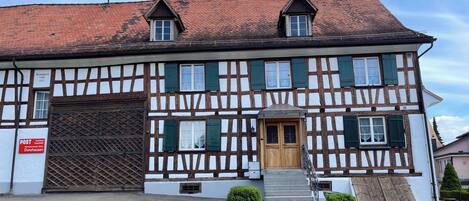 المنشأة من الخارج