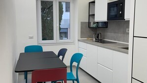 Dining - Charming double room in lovely Roma with WiFi, AC (Roma)