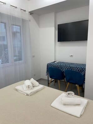 1 室のベッドルーム、WiFi、ベッドシーツ