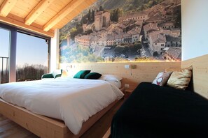 9 bedrooms, iron/ironing board, travel cot, free WiFi
