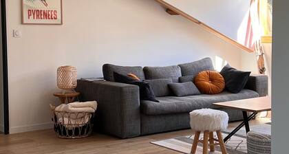 Lovely, warm, fully renovated apartment in the center of the village