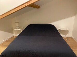 4 bedrooms, travel crib, WiFi - Lovely, warm, fully renovated apartment in the center of the village (Ax-les-Thermes)