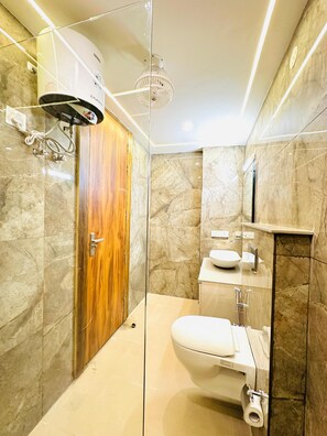 Leilighet – deluxe, byutsikt | Bad | Hårføner og håndklær