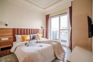 1 bedroom, desk, laptop workspace, soundproofing - Lime Tree 1BHK Service Apartment Gurgaon (Gurugram)
