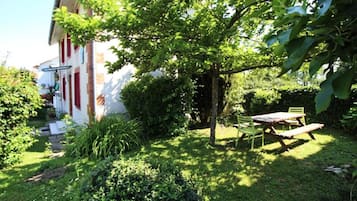 Tempat makan outdoor