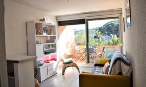 Living area - Residence La Calypso for Four People (Cavalaire-sur-Mer)