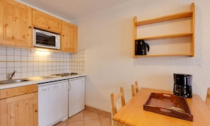 Dishwasher, coffee/tea maker, electric kettle
