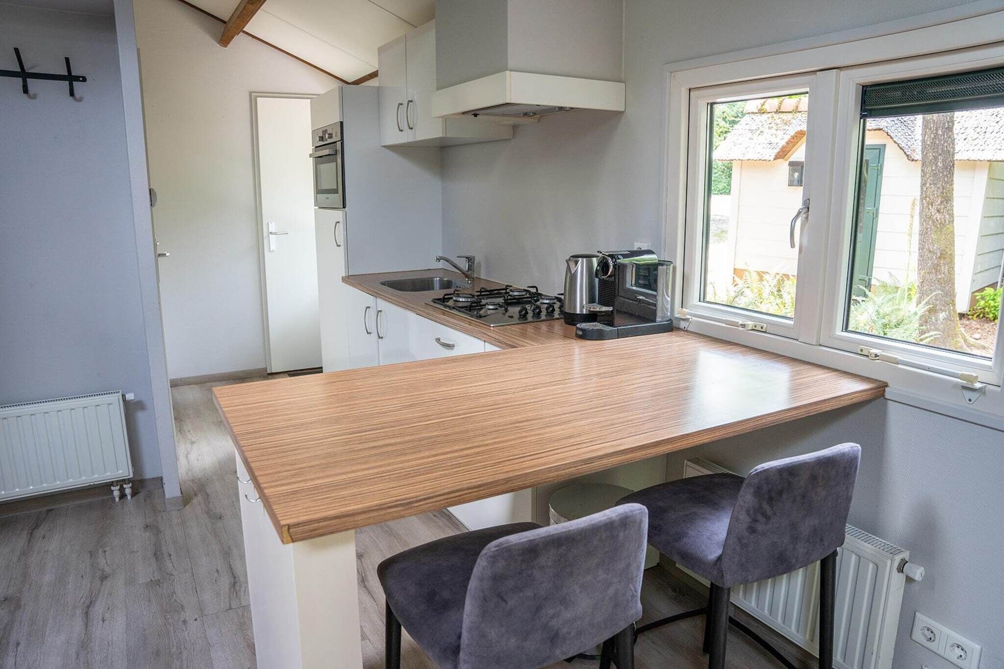 Kühlschrank, Mikrowelle, Herdplatte, Geschirrspüler