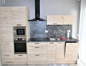 Microonde, lavastoviglie, bollitore elettrico