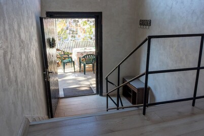 3-bedroom house in charming Perushtitsa with WiFi, AC. Enjoyable getaway awaits