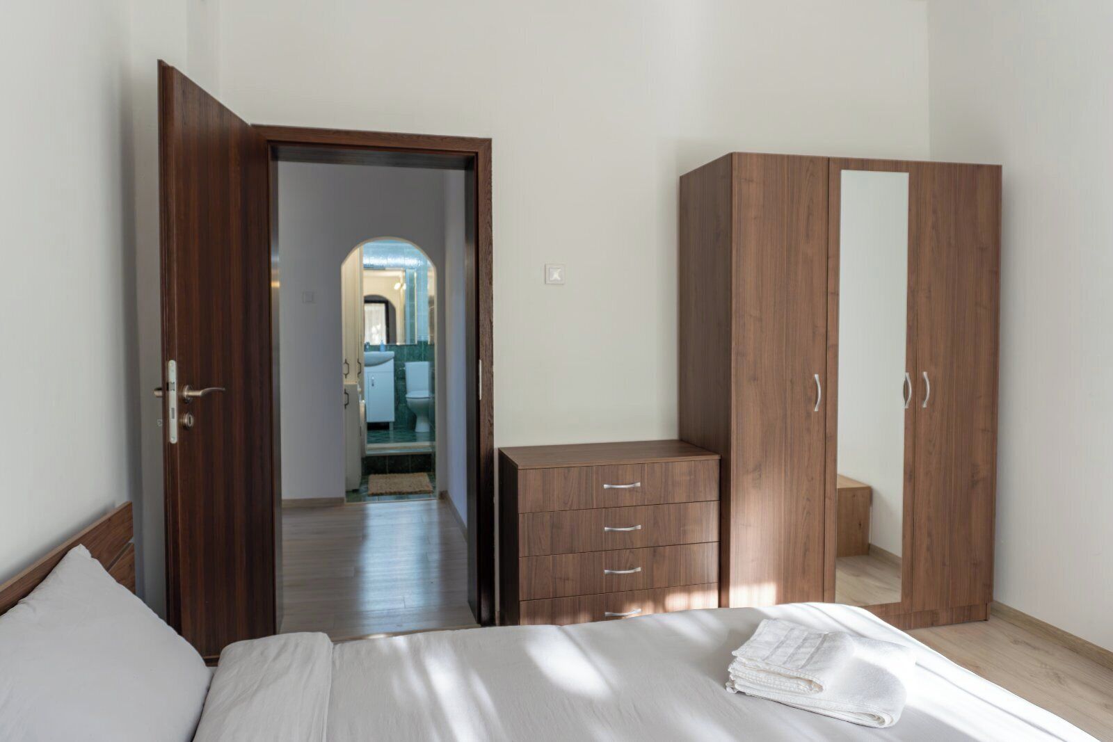 3 habitaciones, tabla de planchar con plancha y wifi gratis 