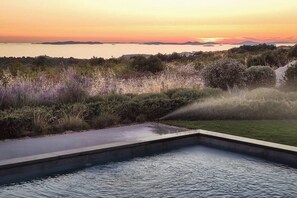 A heated pool - Villa Misto I, Spacious 5-bedroom villa with panoramic sea views, private pool & game room (Primošten)