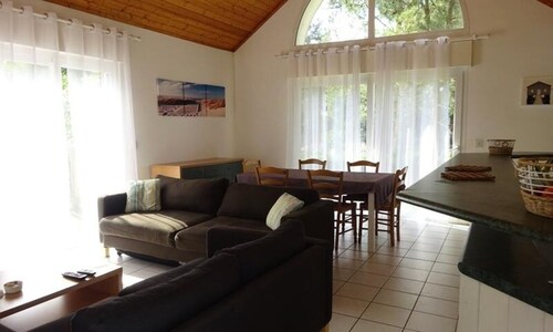 Houses & Villas for 6 People