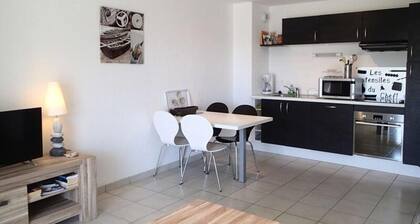 2 Rooms for 4 People