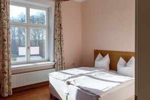 2 bedrooms - Manor Lakeside Escape (Laase)