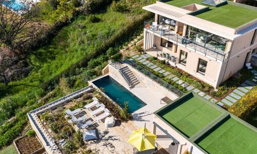 Superb Contemporary Villa Sea View