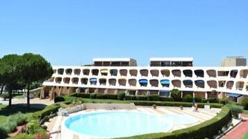 Kolam renang terbuka