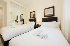 2 bedrooms, iron/ironing board, Internet, bed sheets - Apartment, with huge communal pool and tennis courts, in Puerto Banús (Puerto Banús, Marbella)