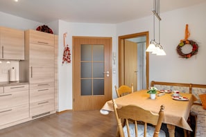 Dining - Apartment 'Dorfblick' with Private Terrace, Shared Garden and Wi-Fi (Feldberg (Schwarzwald))