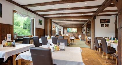 Appartement de vacances 'Heidi' réservé aux adultes, avec vue sur la montagne et terrasse privée