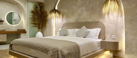 Hypo-allergenic bedding, in-room safe, desk, laptop workspace