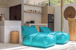 32-tums platt-tv med kabelkanaler