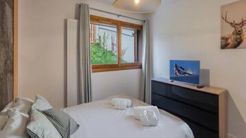 Bàn ủi/dụng cụ ủi quần áo