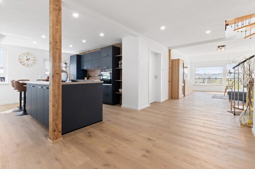 Ferienwohnung 'Bergfeld' mit Gemeinschaftsgarten, Balkon und Wi-Fi