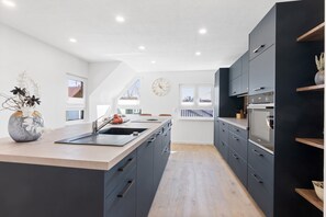 Refrigerador, microondas, horno, placa de cocina