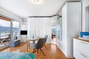 1 室のベッドルーム、アイロン / アイロン台、WiFi (無料)、ベッドシーツ