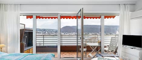 1 habitación, tabla de planchar con plancha, wifi gratis y ropa de cama