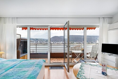 Ferienwohnung 'Rhein 8' mit Balkon und Wi-Fi