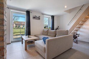 TV, tavolo da ping pong