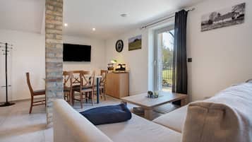 Télévision, table de tennis de table