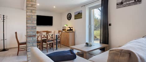 Télévision, table de tennis de table